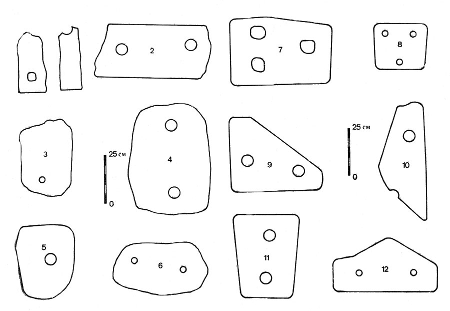 Древние каменные якоря. 1 - пирамидальный якорь из Созопола; 2 - якорь с двумя отверстиями из Созопола; 3 - якорь с одним отверстием из Китена; 4 - якорь с двумя отверстиями из Созопола; 5 - якорь с одним отверстием из Помория; 6 - якорь с двумя отверстиями из Созопола; 7 - якорь с тремя отверстиями из Помория; 8 - якорь с тремя отверстиями из Калиакра; 9, 10, 12 - якоря из Созопола; 11 - якорь с двумя отверстиями из Созопола.'
