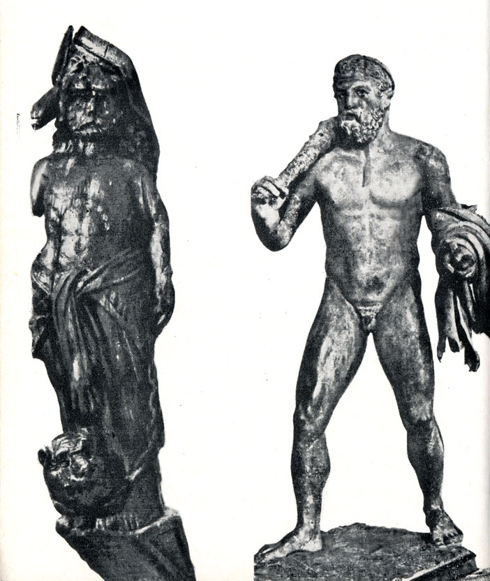 Деревянные статуи с 'Вазы'